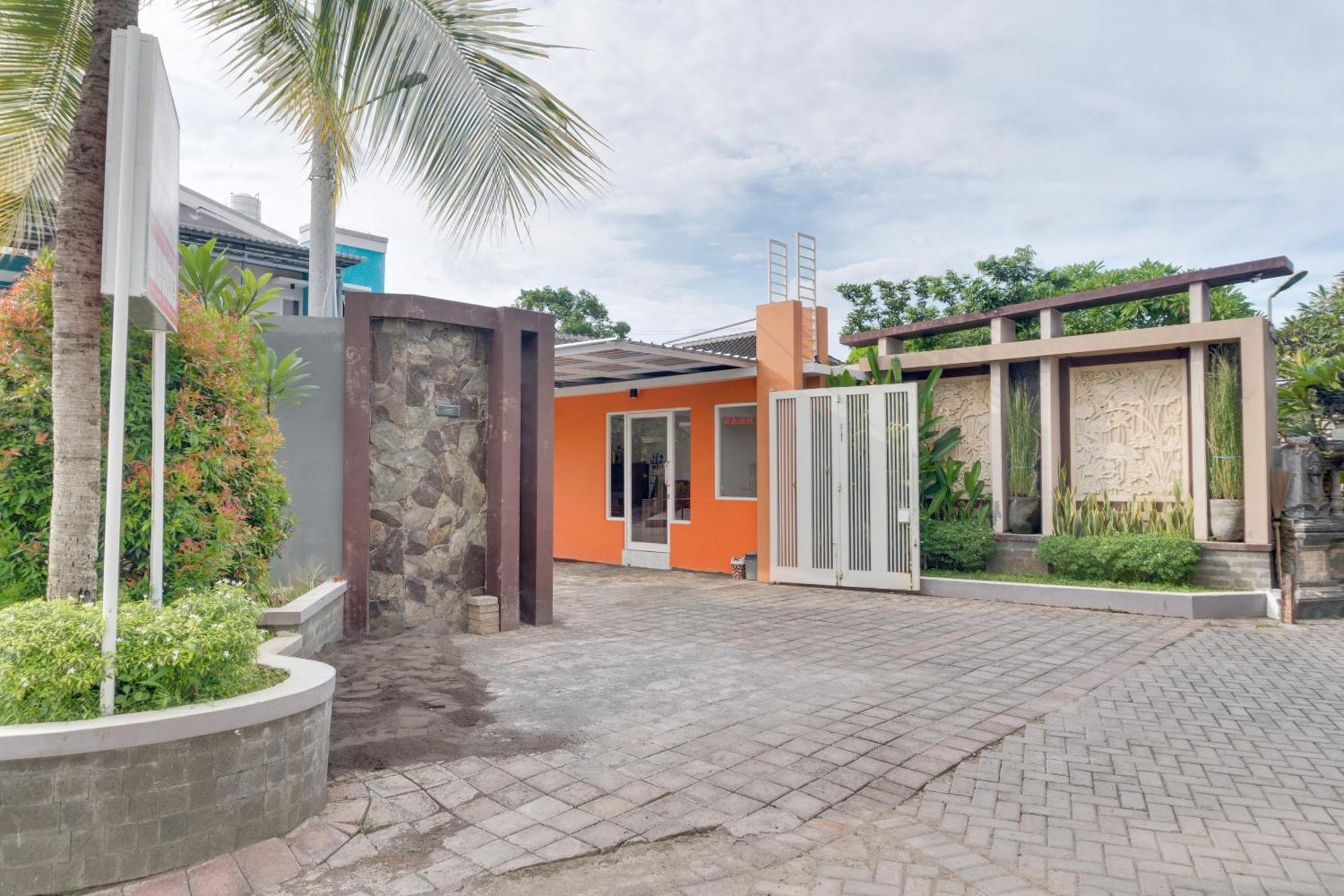Super Oyo 1579 Kate'El Inn Banyuwangi  Exterior photo